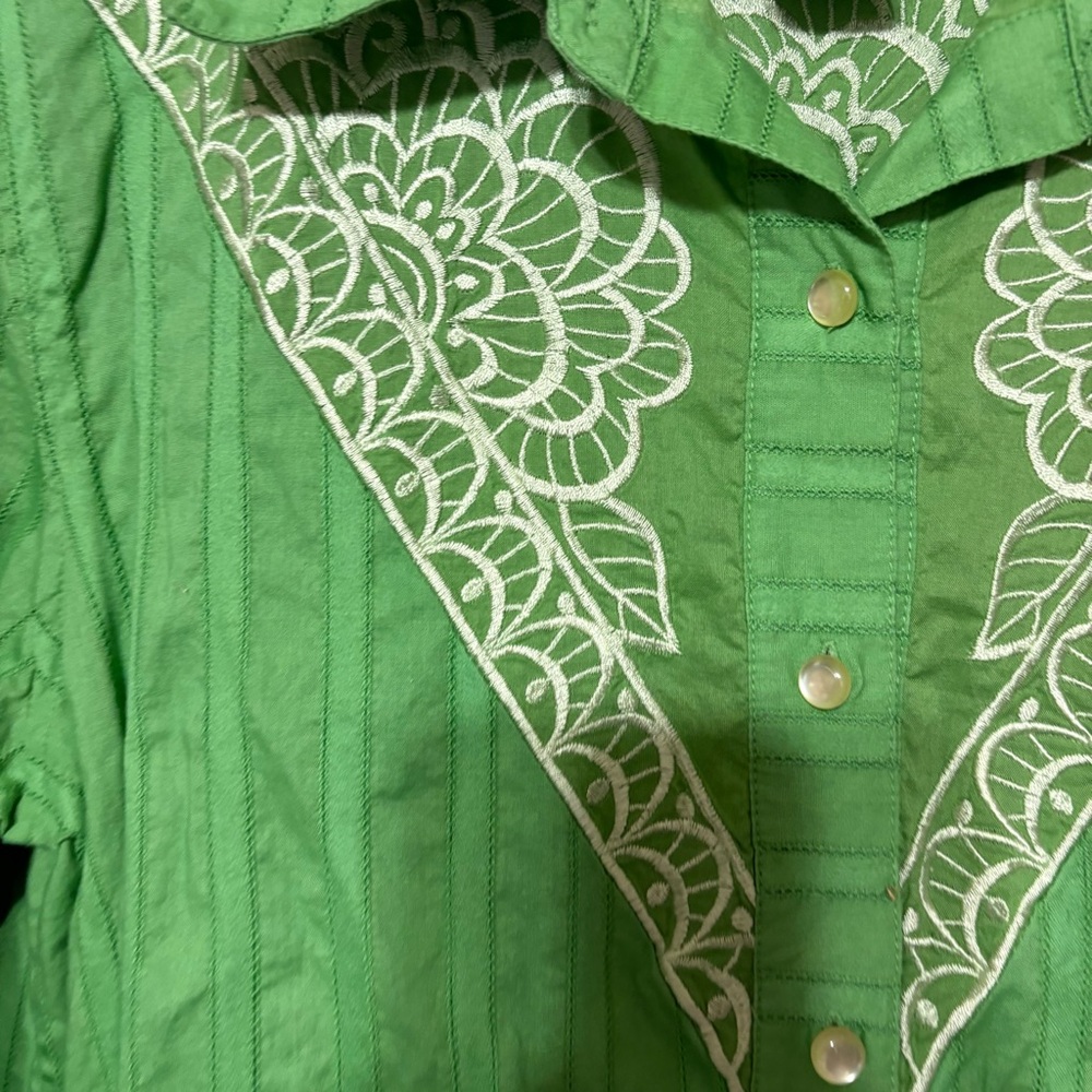 Bob Mackie "Wearable Art" green 100% cotton embroidered button-front blouse - Picture 3 of 10